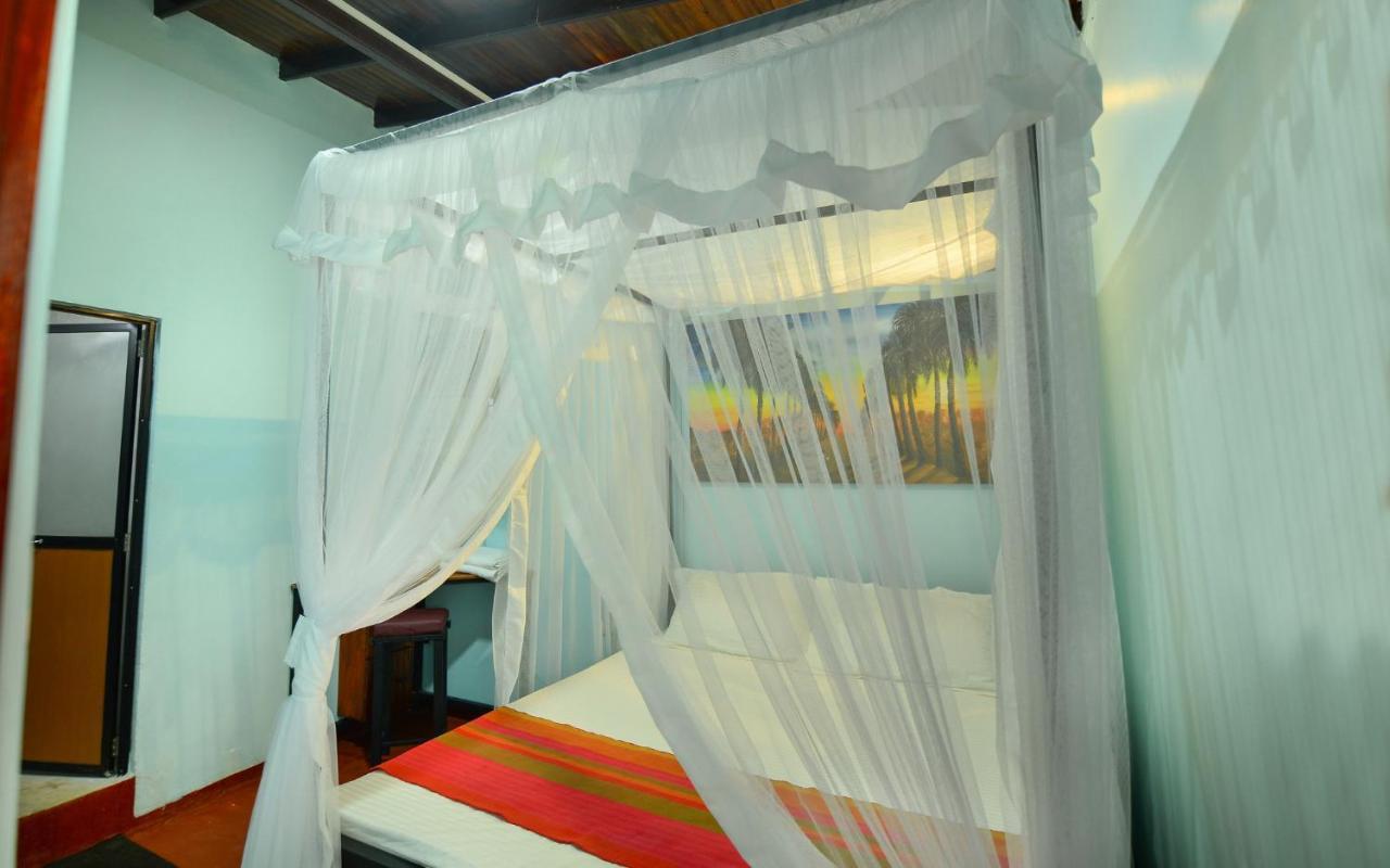 Palm Leaf Surf Cafe Hotel Galle Ngoại thất bức ảnh